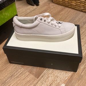 J/slides platform sneaker in white. Never worn size 6.5